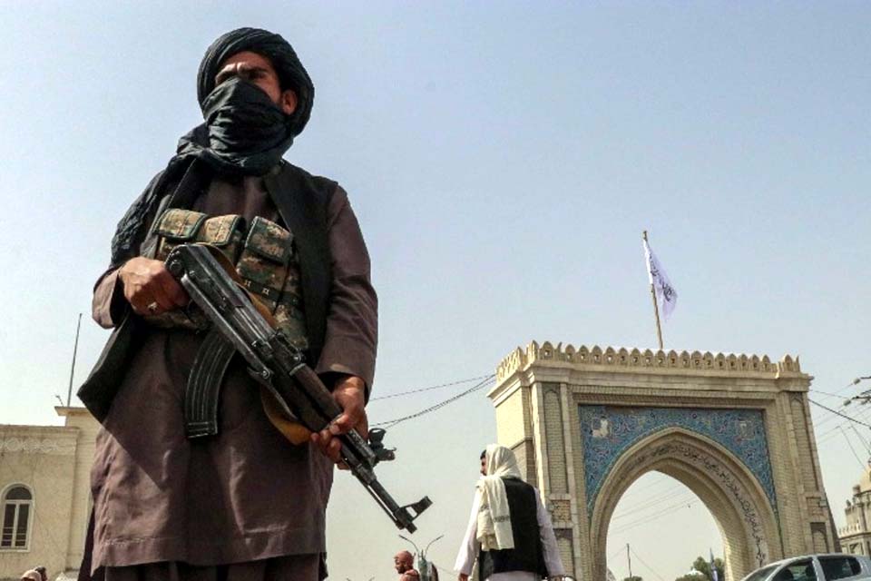 Talibãs pedem que EUA devolvam ativos apreendidos após decisão judicial