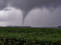 Pequeno tornado atinge área rural do Paraná