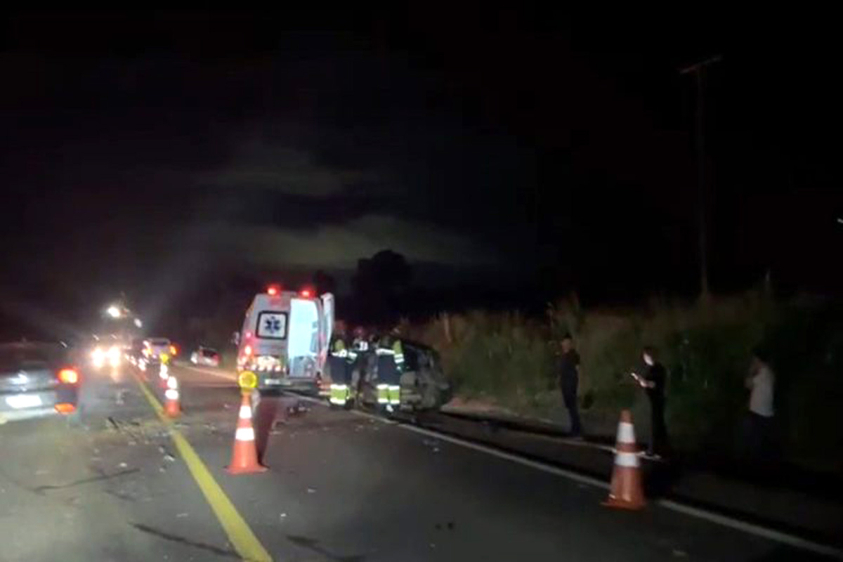 Motorista morre em colisão frontal entre carro e carreta na BR-364 