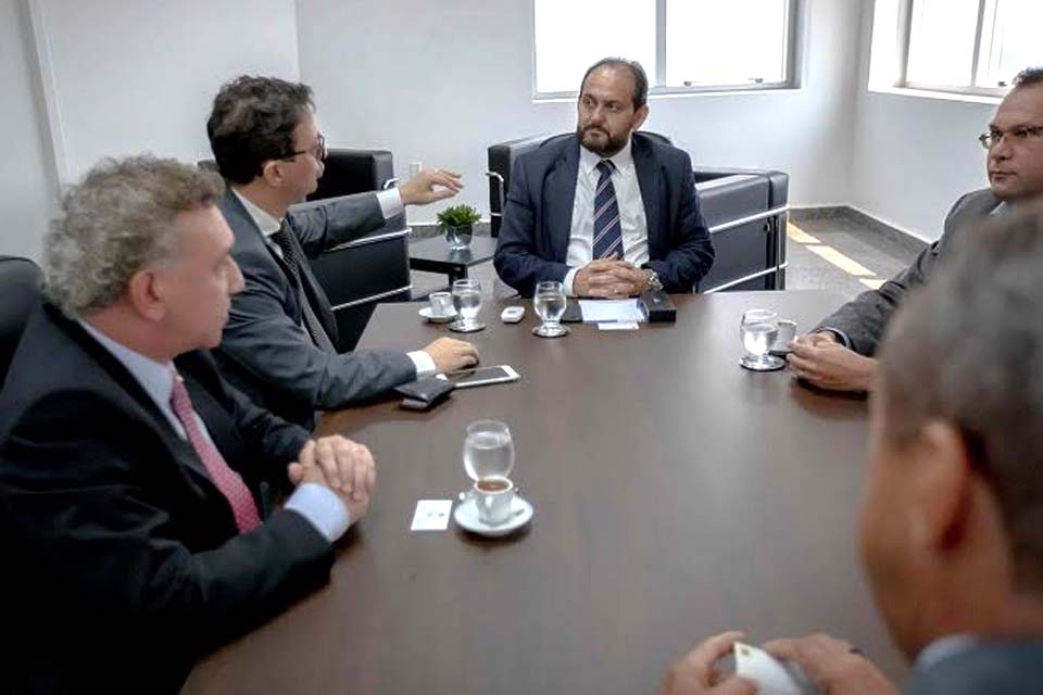 Dirigentes do Banco Brasil garantem permanência da superintendência em Rondônia durante reunião na Assembleia