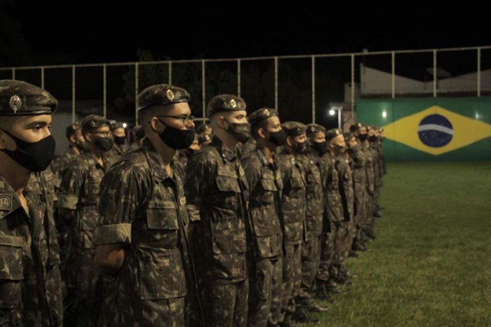 Tiro de Guerra forma 43 atiradores em cerimônia reduzida com entrega de honrarias e certificados 