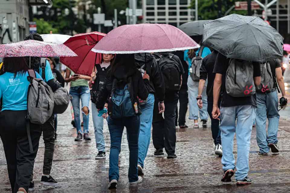 Feriadão deve ter chuva e queda de temperatura no centro-sul do país