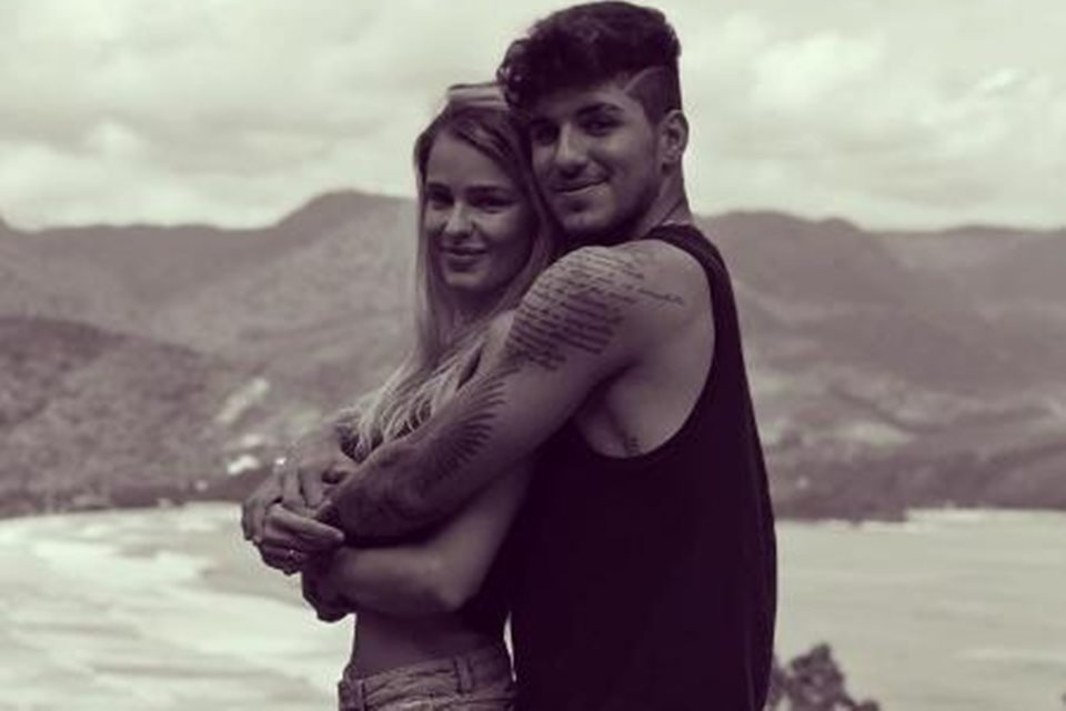 Gabriel Medina ganha torcida de Neymar e mais famosos em foto com Yasmin Brunet