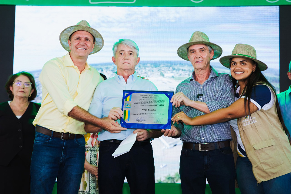 Deputado Luizinho participa da entrega de Votos de Louvor para o Grupo Bagattoli, em Vilhena