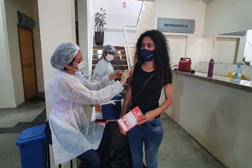 Imunização contra covid-19 avança municípios iniciam vacinação em adolescentes