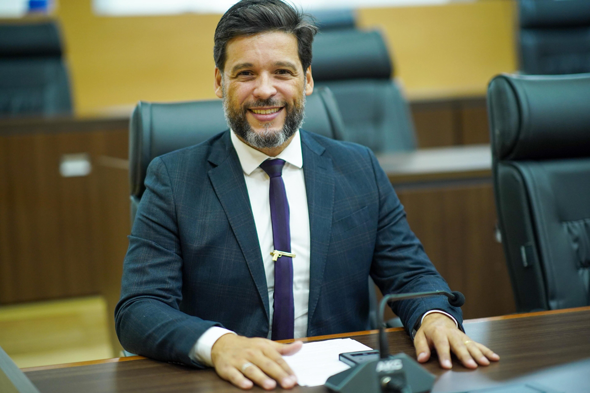 Ônibus leito viabilizado por emenda de Delegado Camargo inicia atendimento a pacientes de Ariquemes