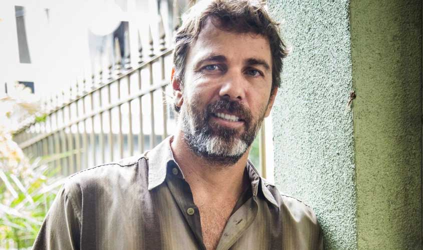 Ator revela diagnóstico de herpes-zóster e relata dores intensas causadas pela doença