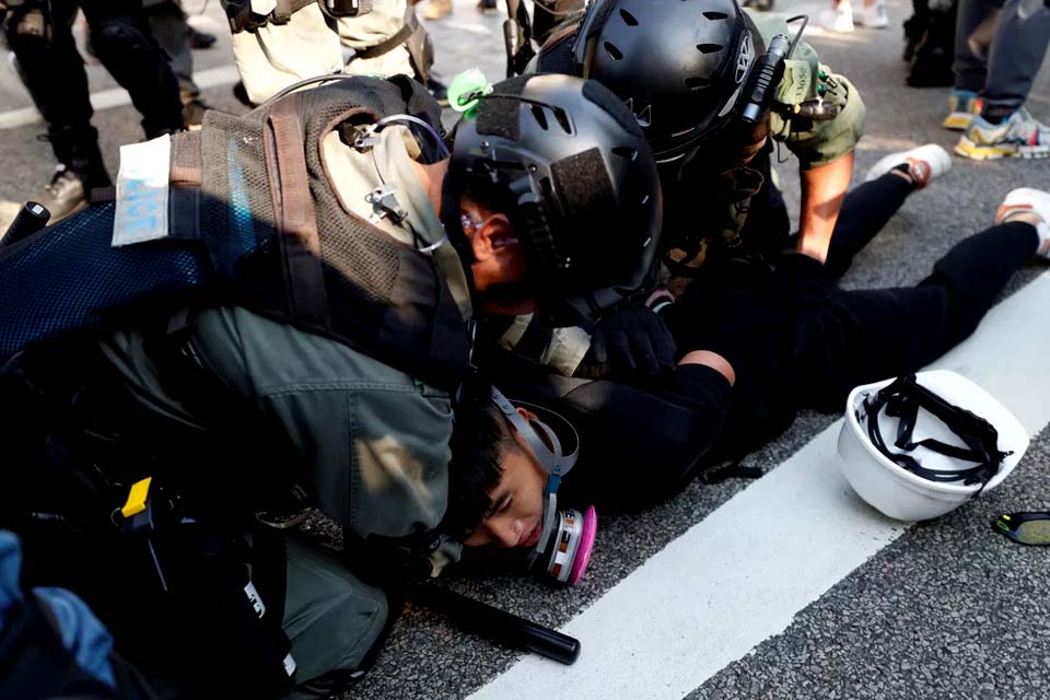 Hong Kong tem novo dia de protestos; Anistia Internacional denuncia tortura contra manifestantes