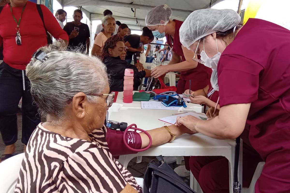 Atendimentos médicos e práticas integrativas para ação especial de Dia das Mães na Zona Sul