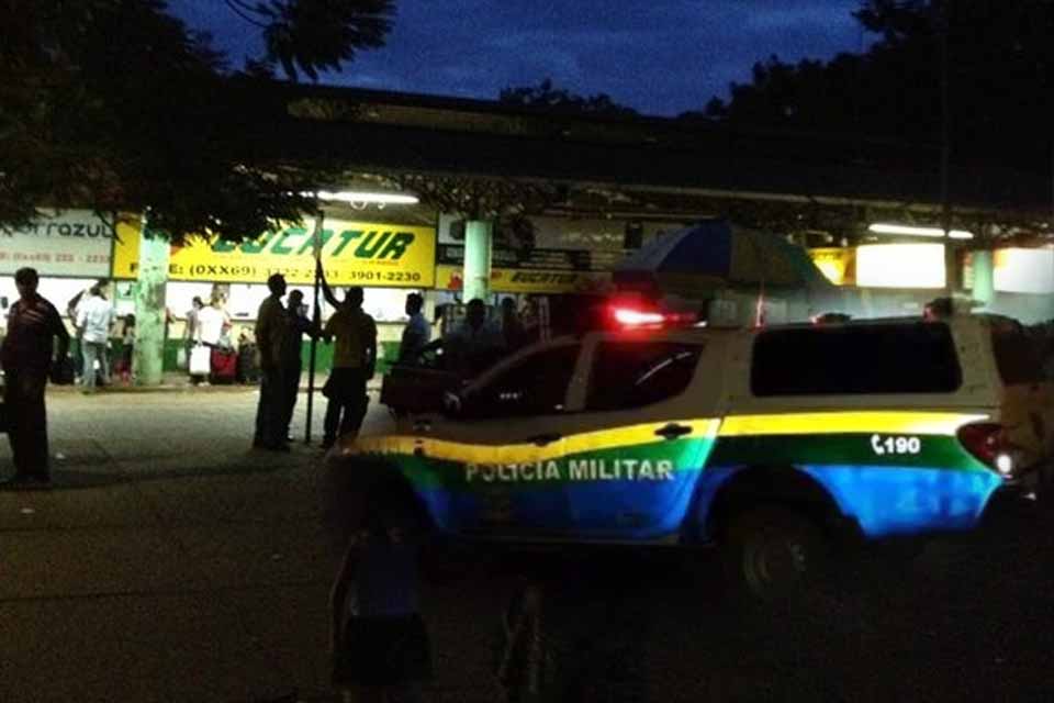 Porto Velho - Homem pede socorro na rodoviária após ser atacado com golpe de facão