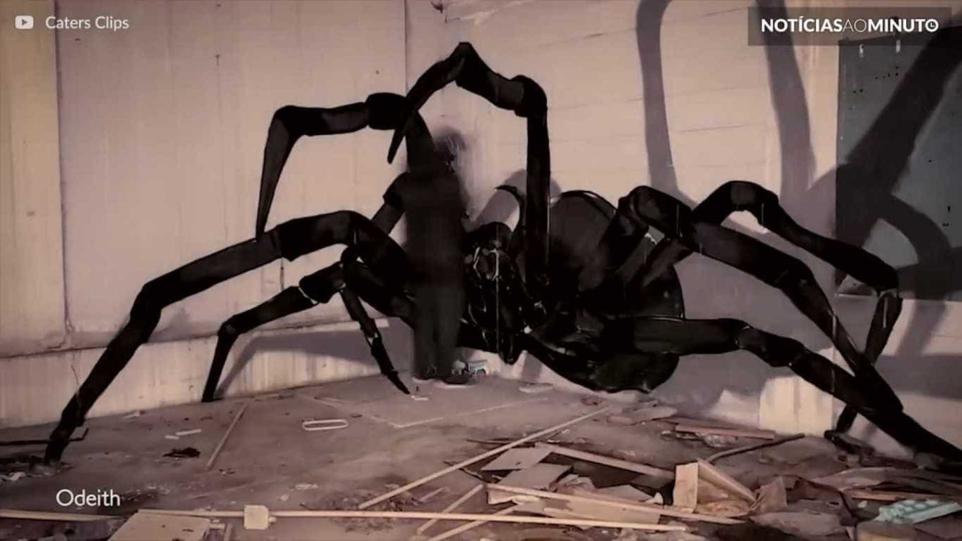 Artista de rua cria graffiti incrível em 3D