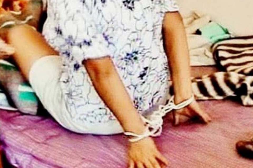 Bandidos armados invadem casa, fazem mulher e filha de 10 anos reféns