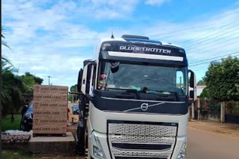 Auditores fiscais interceptam carga irregular de bebidas em Vilhena