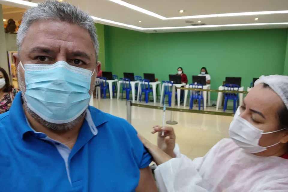 Vereador Fogaça toma terceira dose de vacina contra Covid e incentiva população a buscar proteção imunológica