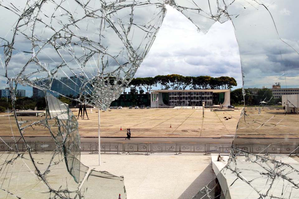 AGU pede bloqueio de bens de mais 42 investigados por atos golpistas