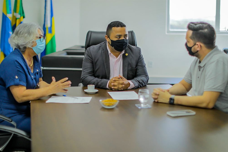 Vereador de Pimenta Bueno pede cursos da Escola do Legislativo