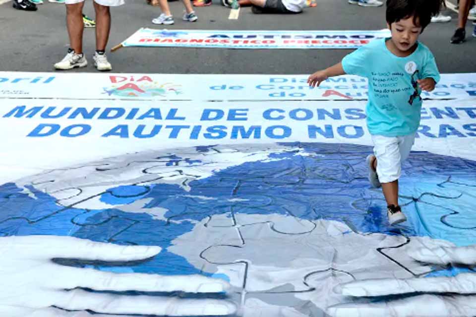 Autismo: nova linha de cuidado pede teste a partir dos 16 meses
