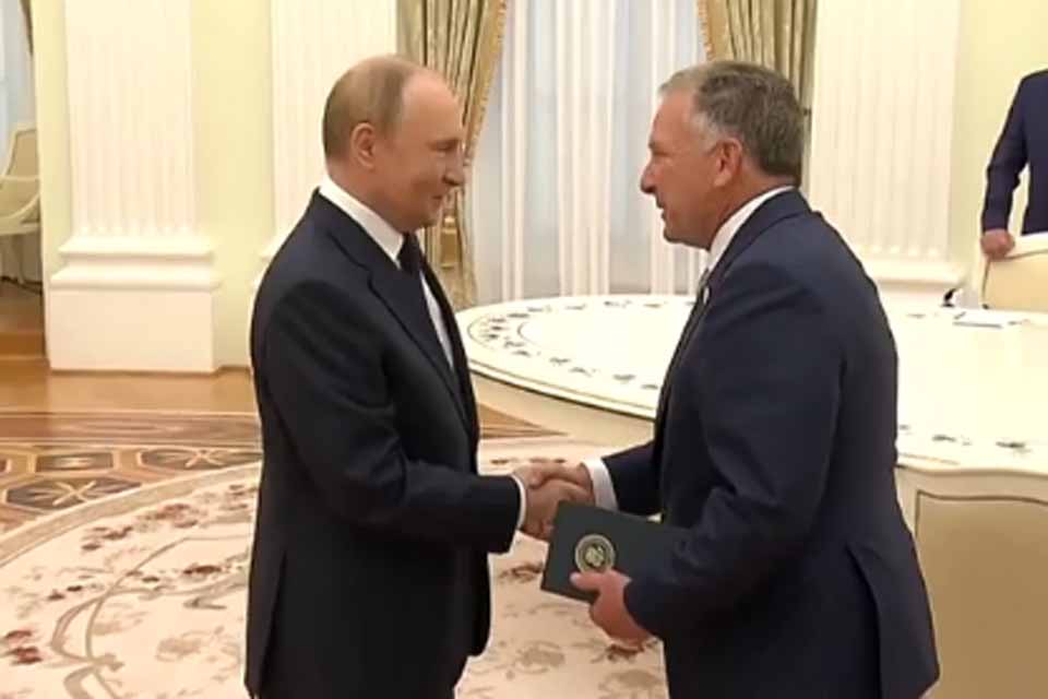 Encontro entre Putin e enviado especial foi construtivo e envolveu troca de sinais, diz Kremlin