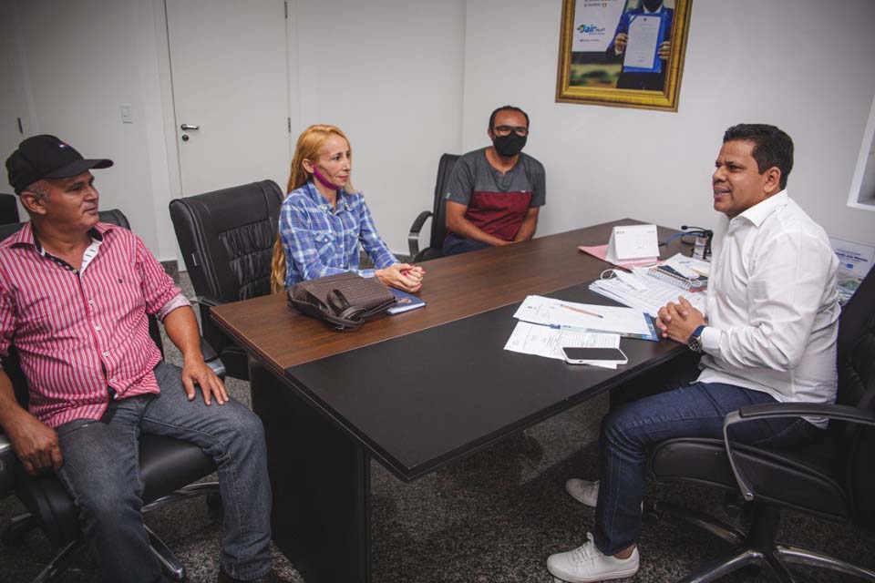 Deputado Jair Montes recebe em seu gabinete moradores do bairro Lagoa que pedem melhorias