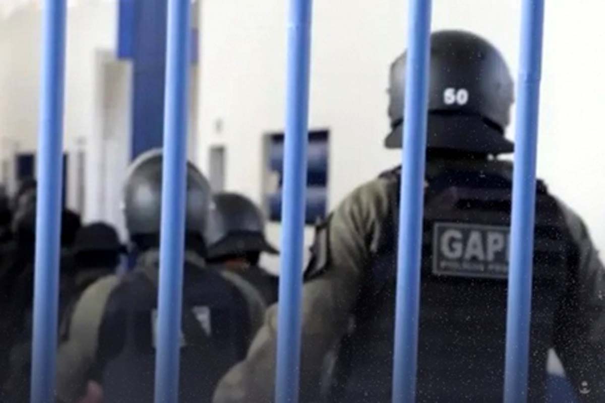 Polícia faz buscas após fuga em massa no presídio 470 em Porto Velho