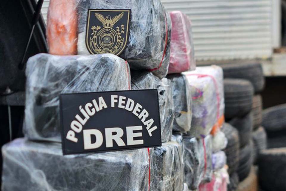 Caminhoneiro é preso pala PF com 110 kg de drogas na BR-364