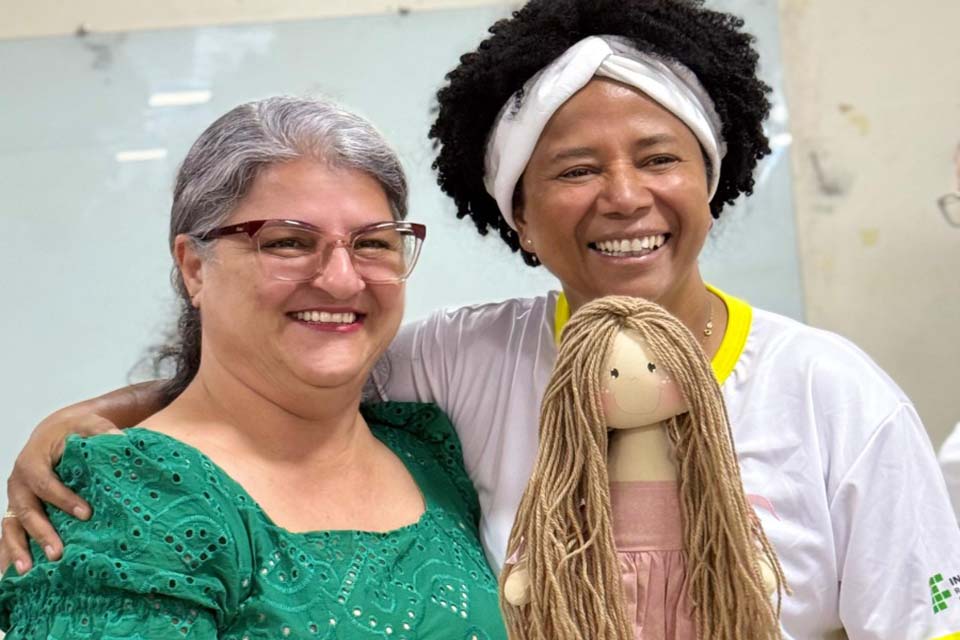 Projeto Casa da Comunidade, parceria da deputada Silvia Cristina com o Ifro Ji-Paraná, faz a entrega de certificados 