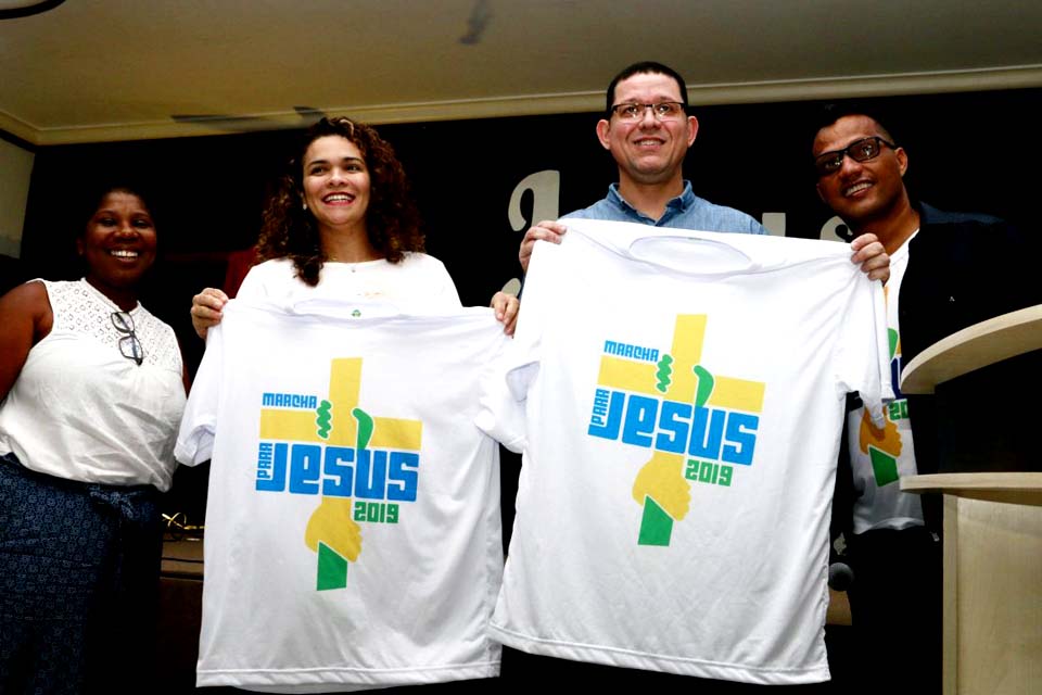 Conselho de Ministros Evangélicos apresenta carta de propostas e oficializa convite ao governador à Marcha para Jesus