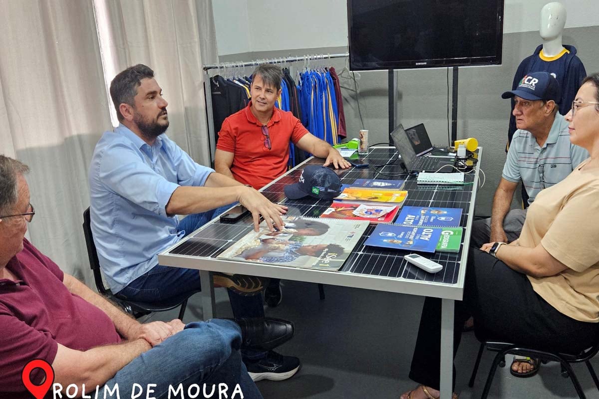 Jean Mendonça visita Colégio Virtus em Rolim de Moura e discute demandas da comunidade escolar