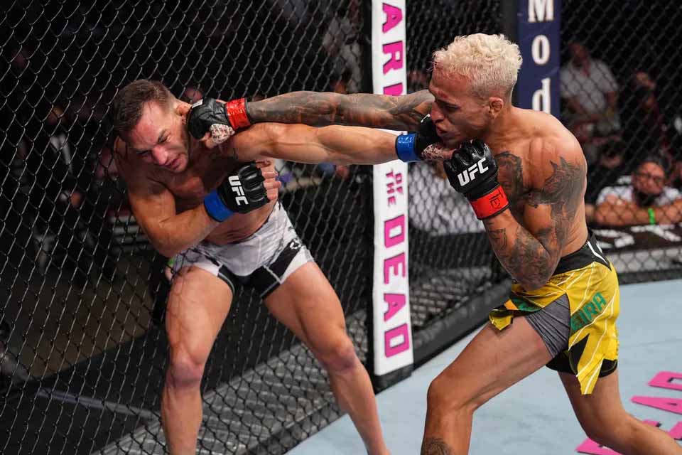 VÍDEO - Assista o nocaute de Charles do Bronx sobre Michael Chandler no UFC 262