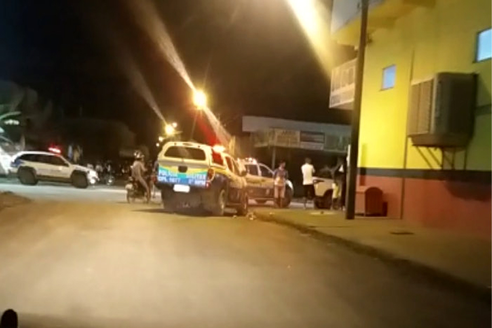 Mãe acaba apanhando após filho arruma confusão em bar