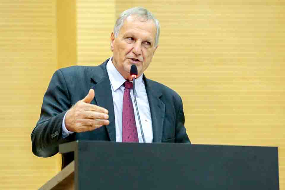 Adelino Follador cobra ação urgente do Governo do Estado sobre a pauta do gado de Rondônia