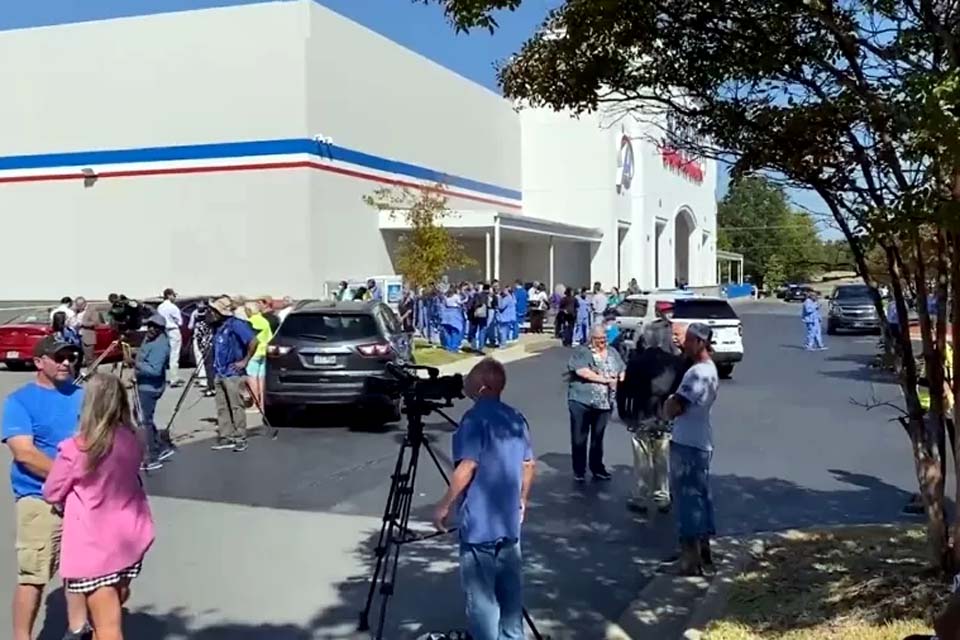 Atirador invade hospital e deixa pelo menos um morto nos Estados Unidos