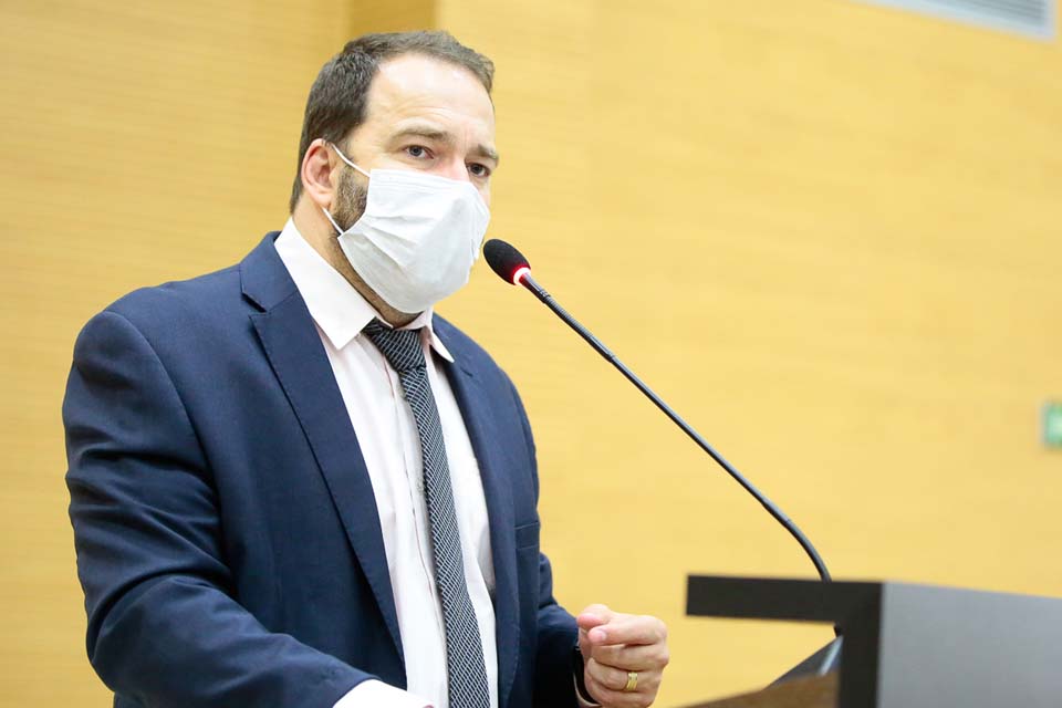 Asfalto nos distritos de Rio Branco e Três Coqueiros é solicitado pelo deputado Alex Redano