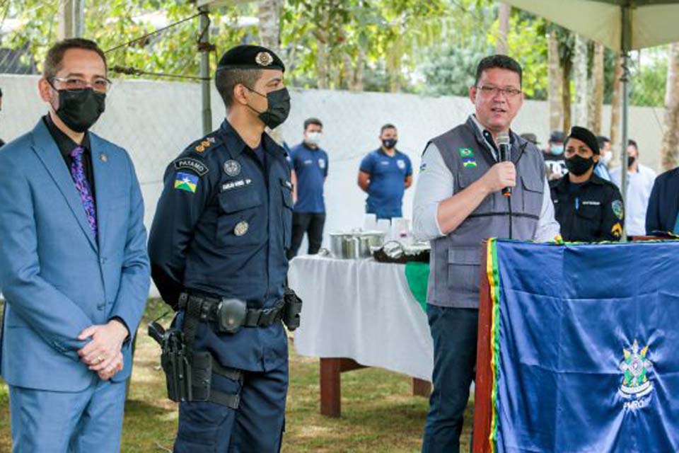 Durante troca de comando do Batalhão da Polícia Ambiental em Candeias do Jamari, Marcos Rocha destaca projetos implantados na sede