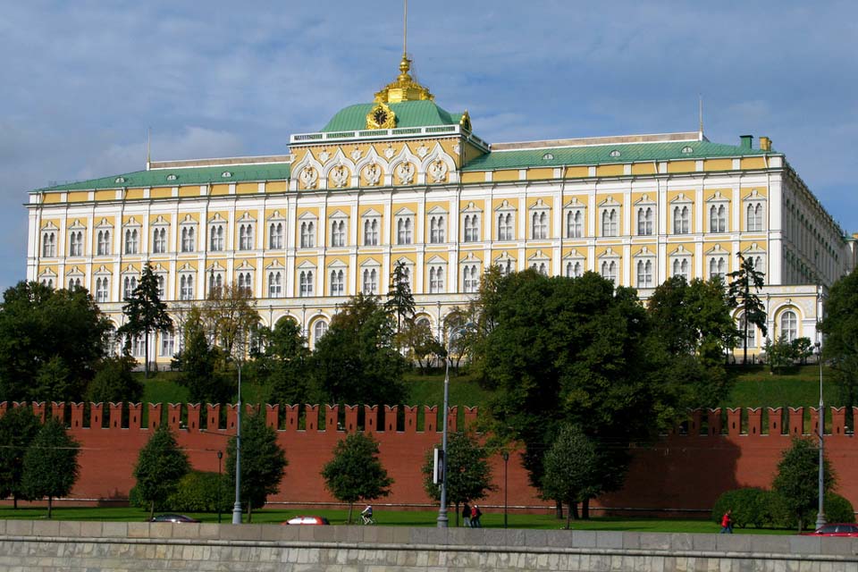 Kaja Kallas pede aos EUA mais pressão sobre a Rússia para cessar-fogo