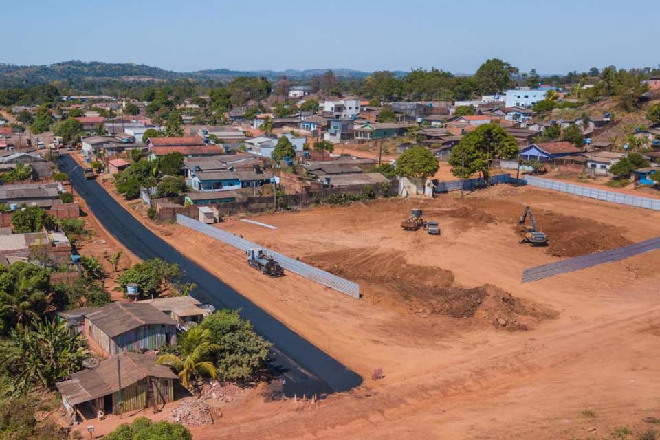 Moradores comemoram chegada do Asfalto na