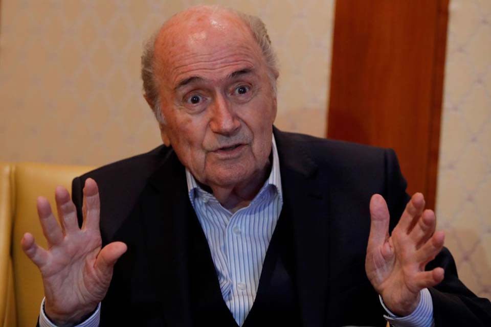 Ex-presidente da Fifa, Blatter recebe novas punições devido a bônus
