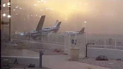 Tempestade de areia arrasta avião nos EUA