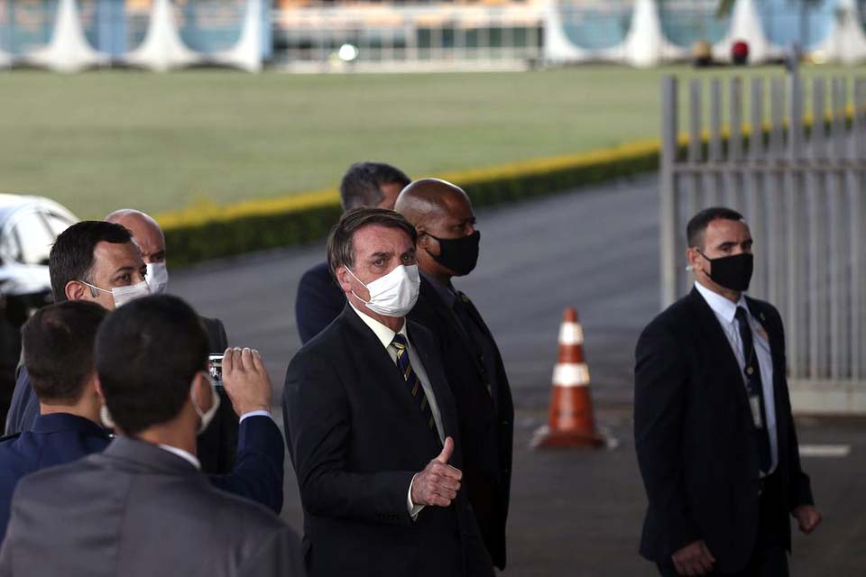 Bolsonaro defende protocolo de tratamento precoce contra covid-19