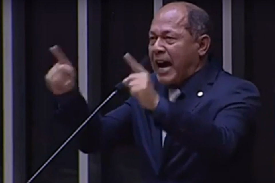 Vídeo – ‘Brasil, nós ganhamos pouco’, diz deputado de Rondônia em seu primeiro pronunciamento na Câmara ao falar sobre salário dos militares