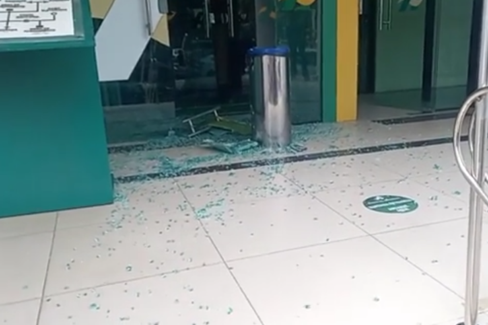 Assaltantes roubam R$ 50 mil de cliente em frente a banco, em Porto Velho