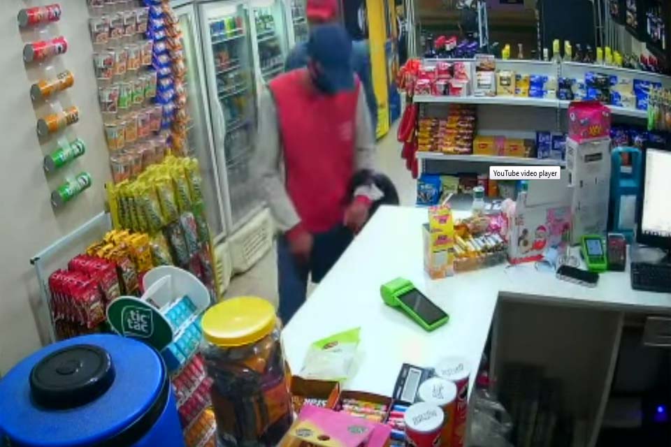 Dupla armada assalta distribuidora de bebidas e agride vítimas 