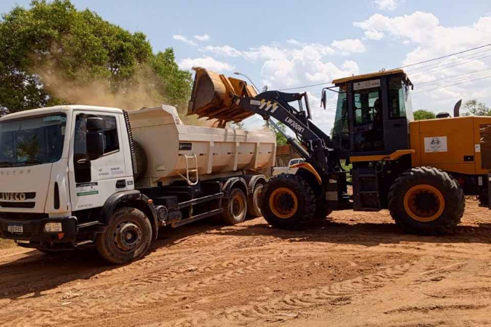 Prefeitura intensifica recuperação de ruas no bairro Val Paraíso