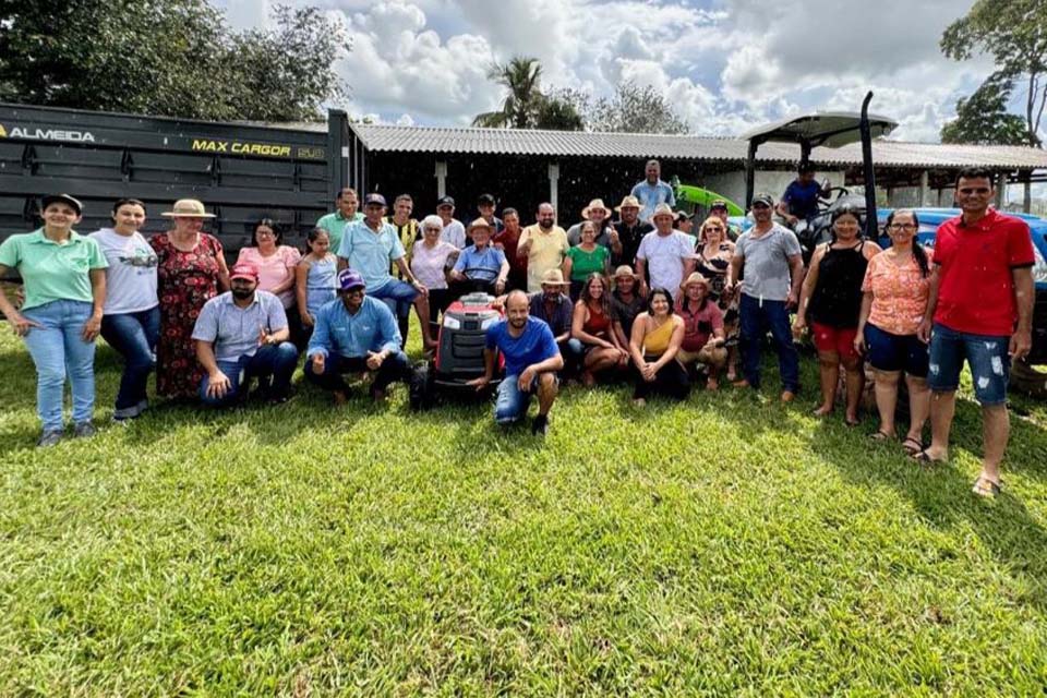 Laerte Gomes participa de entrega implementos agrícolas em Alvorada do Oeste e Vale do Paraíso