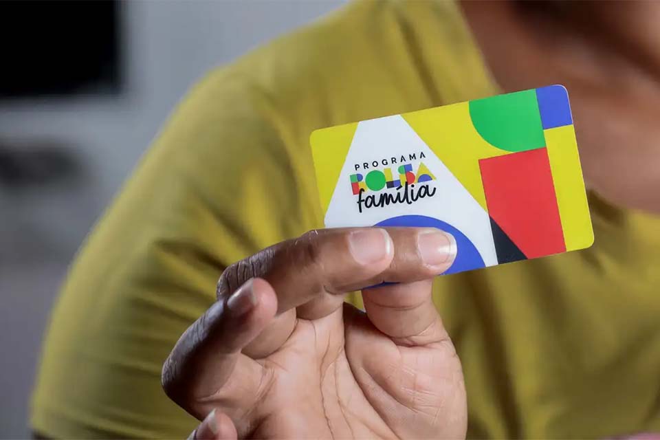 Caixa Econômica Federal paga novo Bolsa Família a beneficiários com NIS de final 3