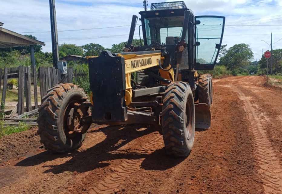 Prefeitura de Pimenta Bueno realiza recuperação das estradas do setor Urucumacuâ