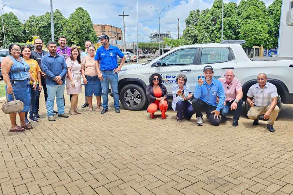 Alto Paraíso recebe veículo para reforçar atendimento da Assistência Social por meio de emenda do deputado Delegado Camargo