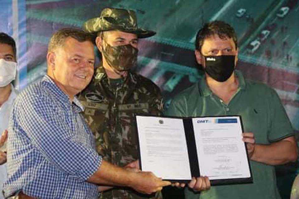 Exército inicia obras na BR 364 em Jaru de acesso a duplicação da ponte; deputado Lucio Mosquini foi o idealizador do projeto