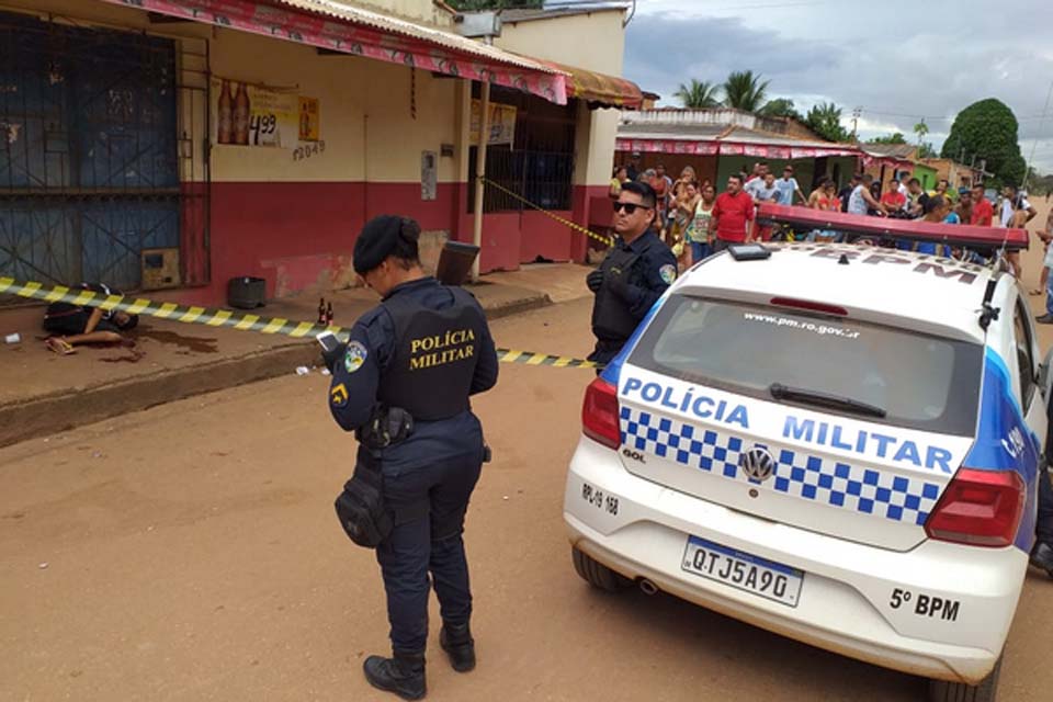 Homem é executado com três tiros por dupla em moto na zona leste