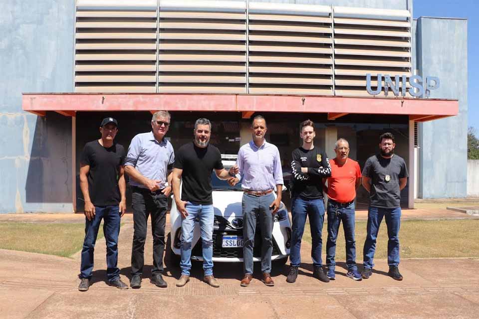 Thiago Flores entrega automóvel à Polícia Civil de Espigão do Oeste e reforça compromisso com a segurança pública 